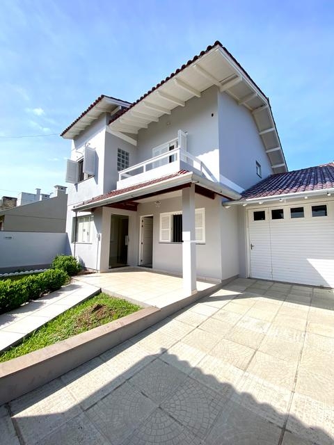 Casa à venda em Montenegro, SENAI, com 3 quartos, com 215 m²